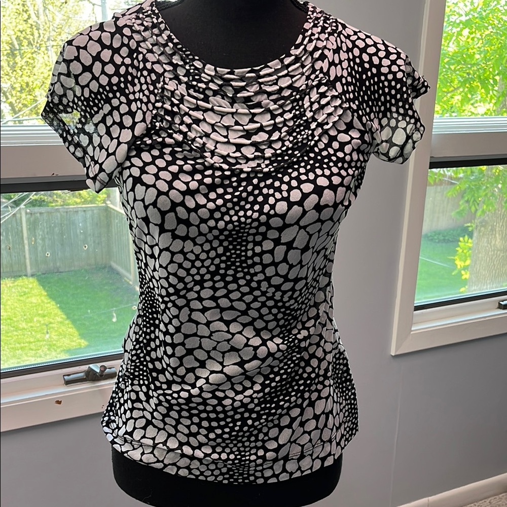 The Limited Sheer Black and White Fitted Cap Sleeve Tee S